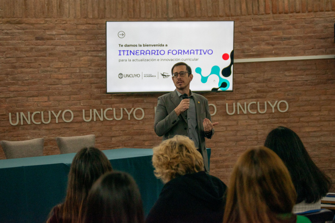 imagen Presentaron un itinerario para la actualización e innovación curricular en la UNCUYO