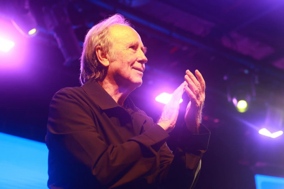 imagen Serrat se despidió de Mendoza cantando para su público