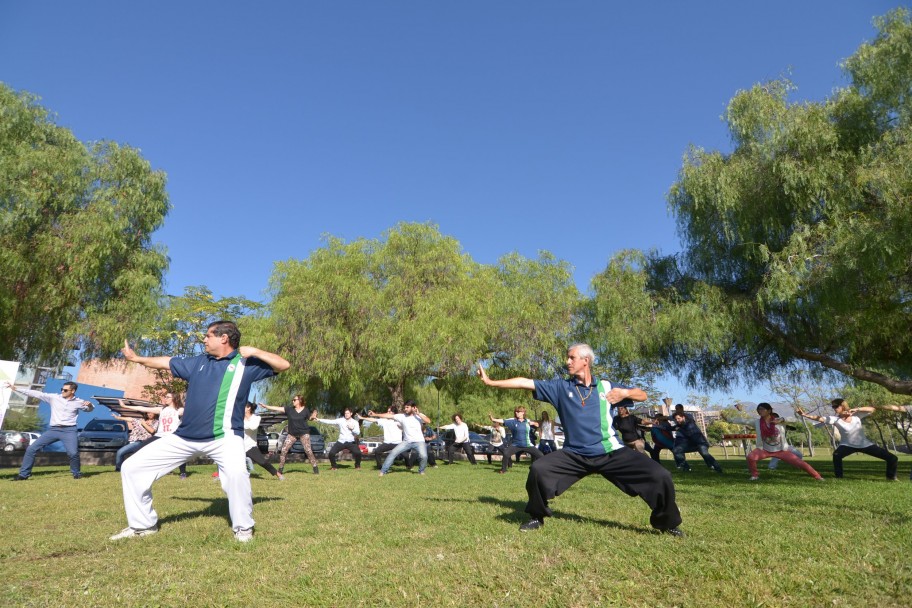 imagen Estudiantes y empleados practicaron Tai Chi 