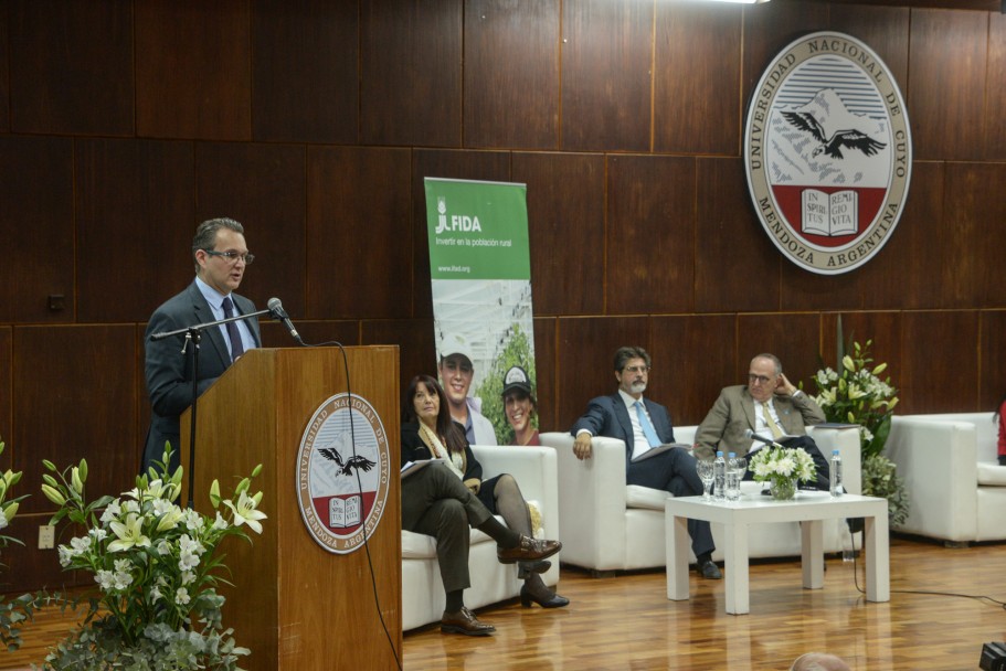 imagen Especialistas se reunieron para combatir la pobreza rural