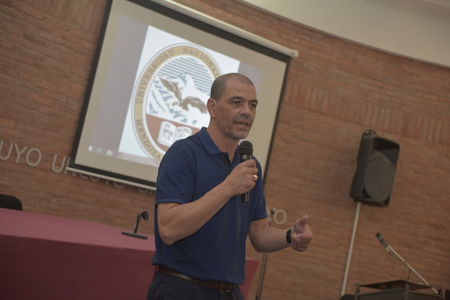 imagen Sergio «oveja» Hernández habló de liderazgo en la UNCuyo