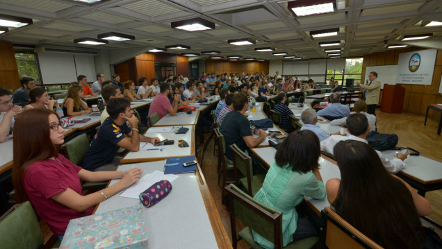 imagen Estudiantes de Ingeniería tuvieron al Ministro de Seguridad como profesor 