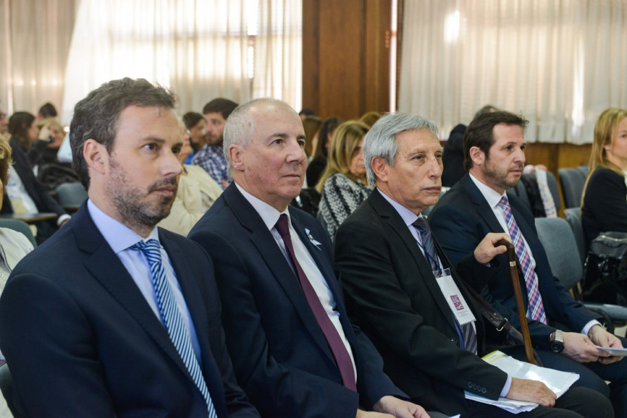 imagen Deliberan en la Universidad expertos del Derecho Internacional