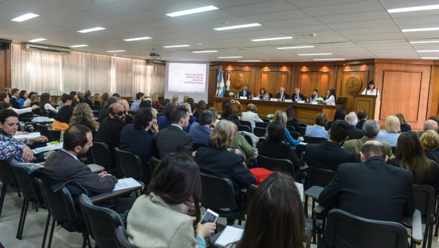 imagen Deliberan en la Universidad expertos del Derecho Internacional