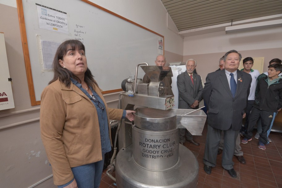 imagen El Liceo tiene nuevo equipo para procesar alimentos 