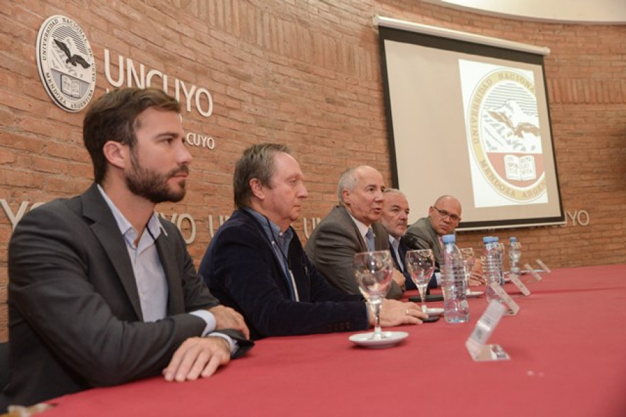 imagen Expertos internacionales debaten sobre ciudades y territorios inteligentes