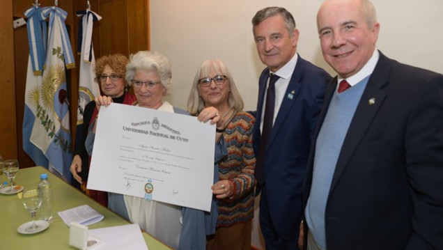 imagen Agnés Szanto flamante Doctora Honoris Causa de la UNCuyo