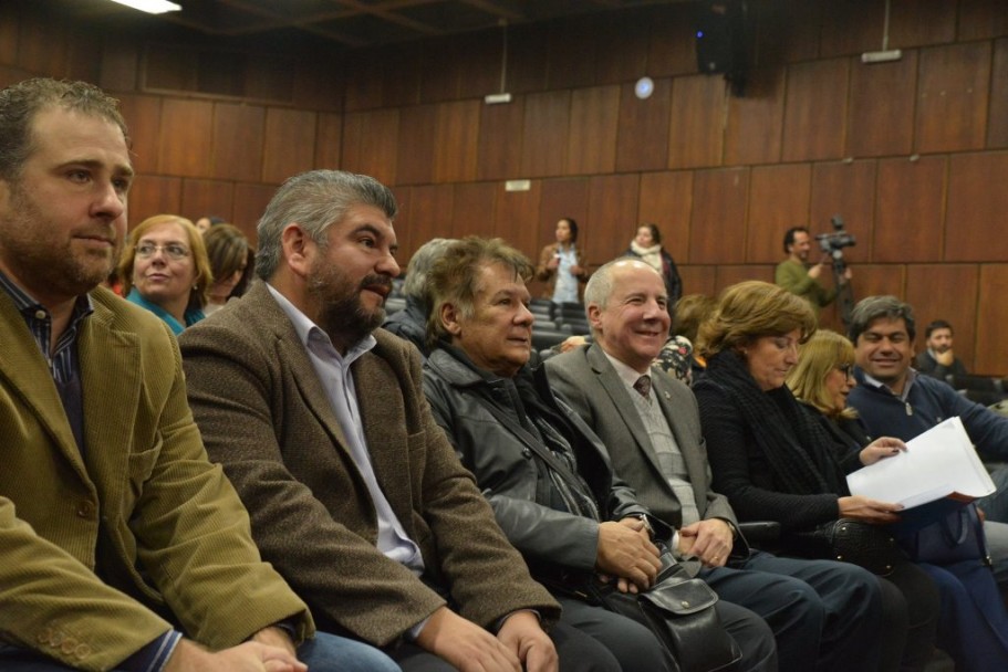 imagen Víctor Heredia, flamante Doctor Honoris Causa 