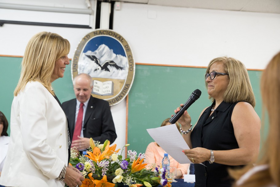 imagen Asumieron las nuevas autoridades de la Escuela Carmen Vera Arenas 