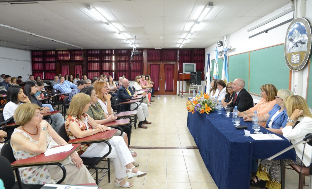 imagen Asumieron las nuevas autoridades de la Escuela Carmen Vera Arenas 