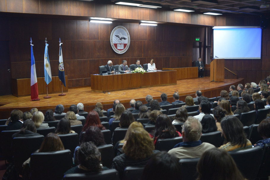 imagen Embajador de Francia inauguró Congreso en la UNCuyo