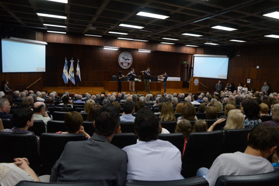 imagen La UNCuyo reconoció a egresados recibidos en San Juan