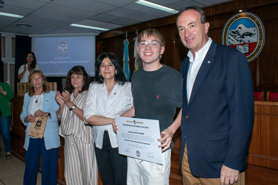 imagen Estudiantes y graduados de la UNCUYO recibieron la distinción Farmache
