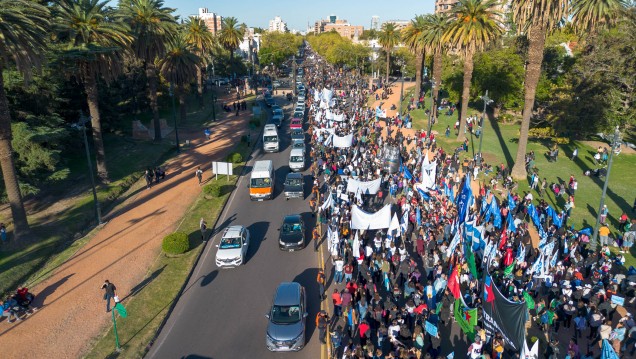 imagen Contundente marcha de la UNCUYO: Más de 40.000 personas se manifestaron por la universidad pública