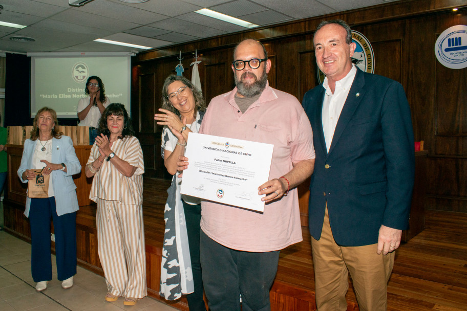 imagen Estudiantes y graduados de la UNCUYO recibieron la distinción Farmache