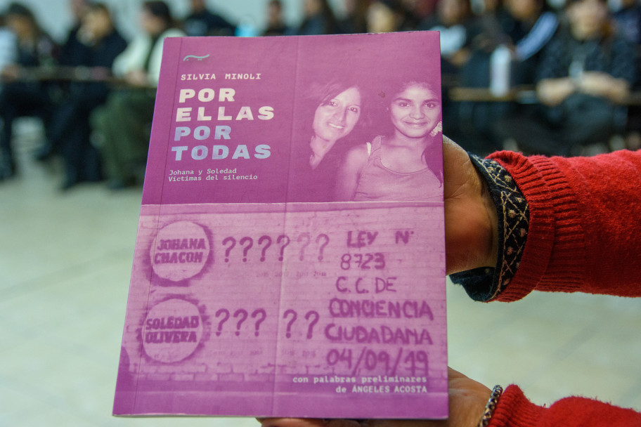imagen Rindieron homenaje a Johana Chacón en la Facultad de Educación