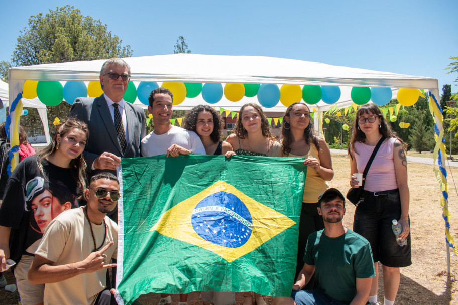 imagen Platos típicos, música y juegos en el clásico Festival Internacional de la UNCUYO
