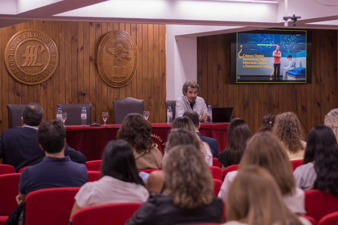 imagen Conversatorio sobre IA y salud mental: cómo impactan los algoritmos en la subjetividad