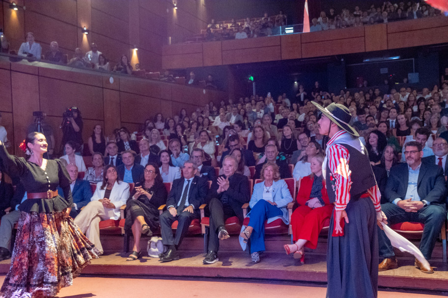 imagen Joan Manuel Serrat se convirtió en Doctor Honoris Causa de la UNCUYO