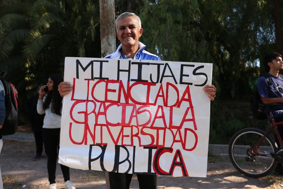 imagen Contundente marcha de la UNCUYO: Más de 40.000 personas se manifestaron por la universidad pública