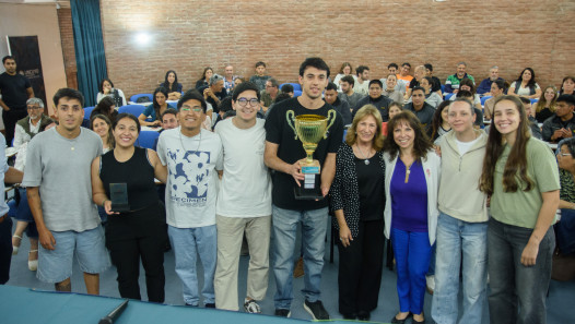 imagen Ciencias Económicas alzó la copa Challenger del Interfacultades