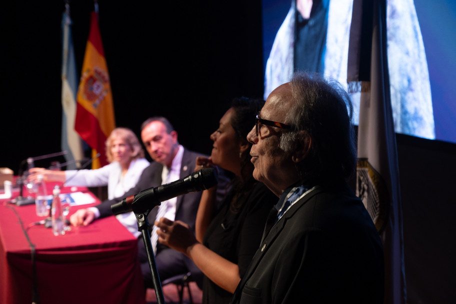 imagen Joan Manuel Serrat se convirtió en Doctor Honoris Causa de la UNCUYO