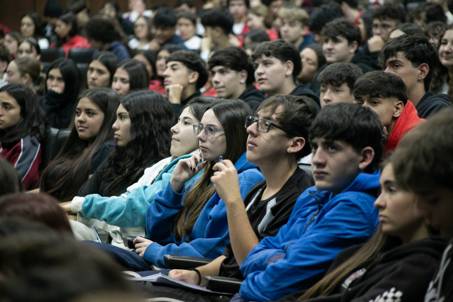 imagen El Balseiro se acerca a los jóvenes y pone en valor la formación científica