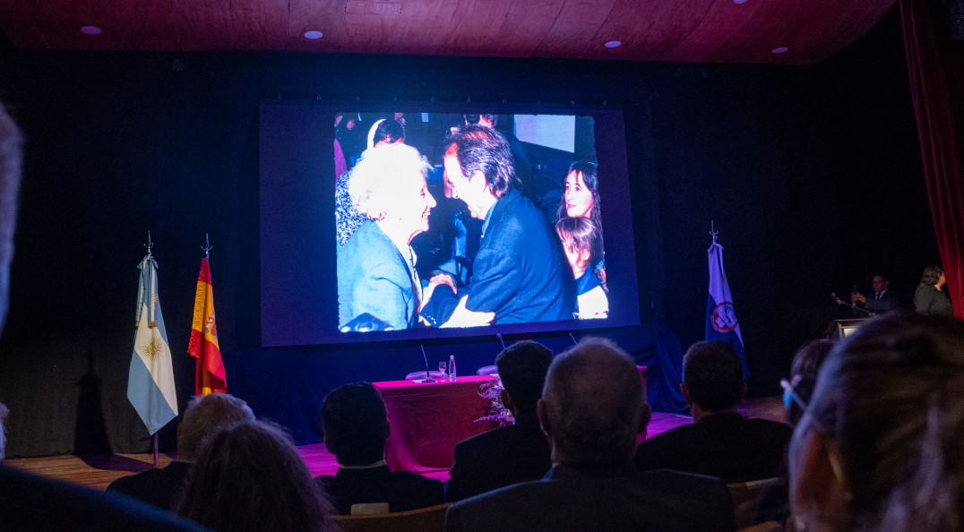 imagen Joan Manuel Serrat se convirtió en Doctor Honoris Causa de la UNCUYO