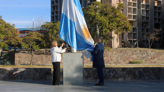 imagen Día de la Bandera: la UNCUYO honró los valores que encarnó Manuel Belgrano