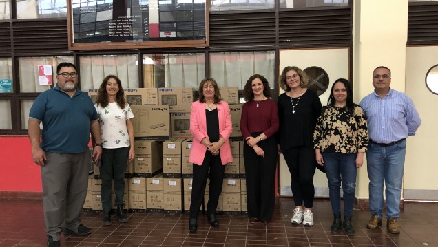 imagen Entregaron computadoras a estudiantes de la Escuela de Agricultura