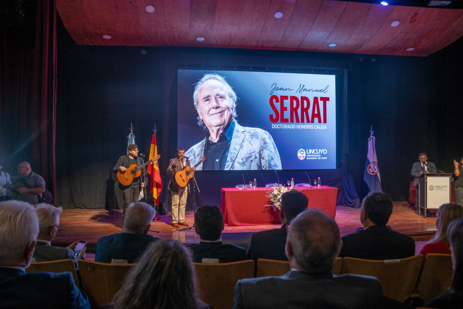 imagen Joan Manuel Serrat se convirtió en Doctor Honoris Causa de la UNCUYO