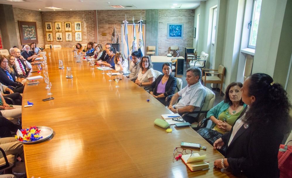 imagen La embajadora de Ecuador visitó la UNCUYO para fortalecer lazos 
