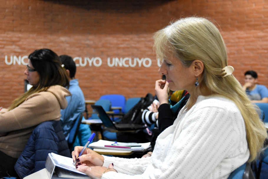 imagen Personal y estudiantes se educan para actuar ante una emergencia 