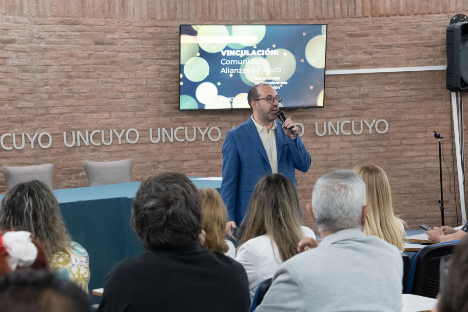 imagen Con un panel de expertos, el Área de Vinculación cerró un año de actividades y proyectos