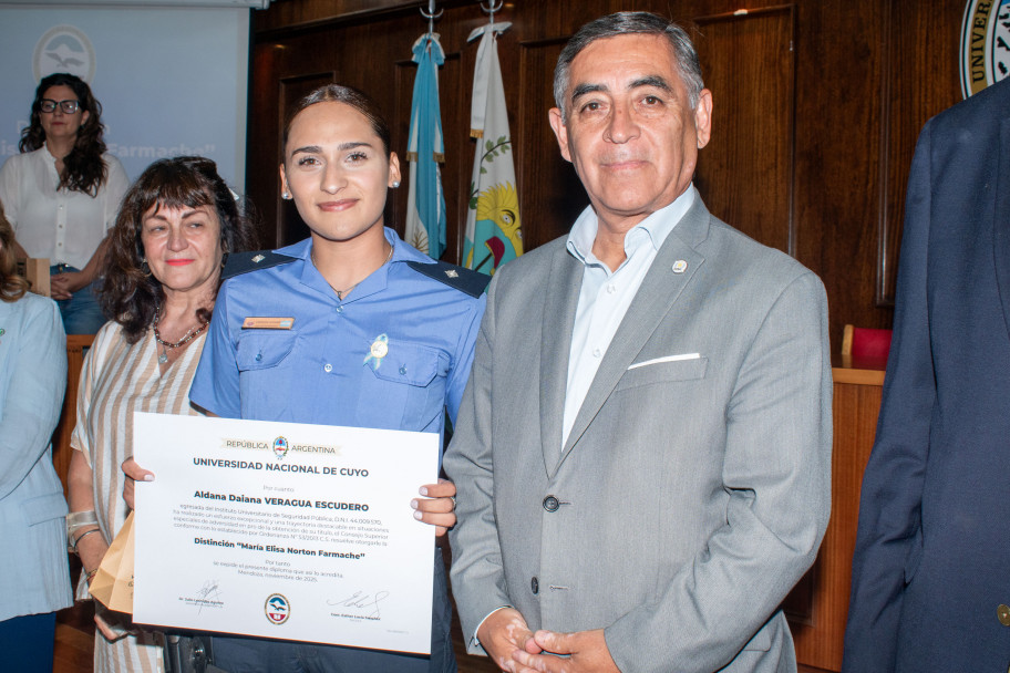 imagen Estudiantes y graduados de la UNCUYO recibieron la distinción Farmache