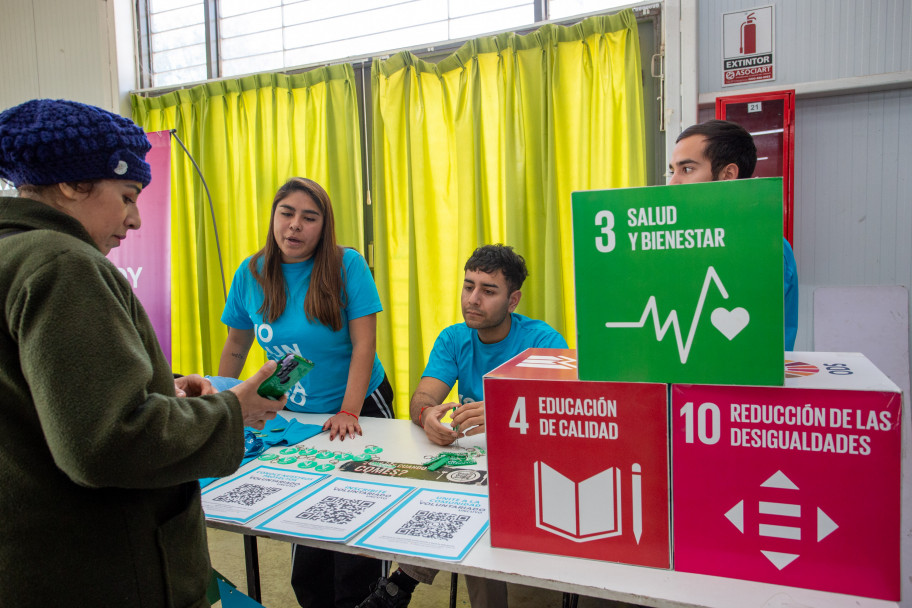 imagen Una performance y una feria circular coronaron el Mes del Ambiente en la UNCUYO