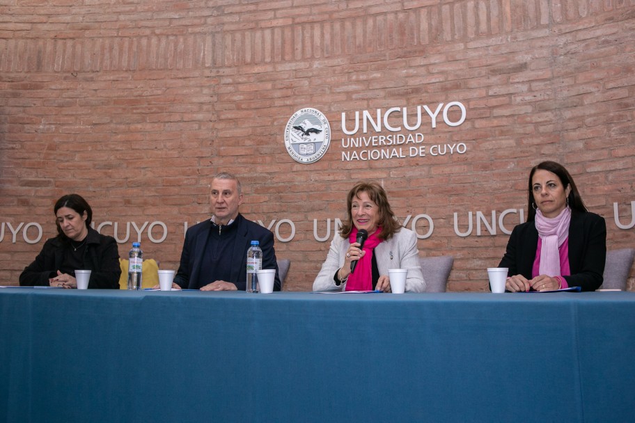 imagen Personal de la UNCUYO aprende sobre gestión de conflictos con experto en mediación