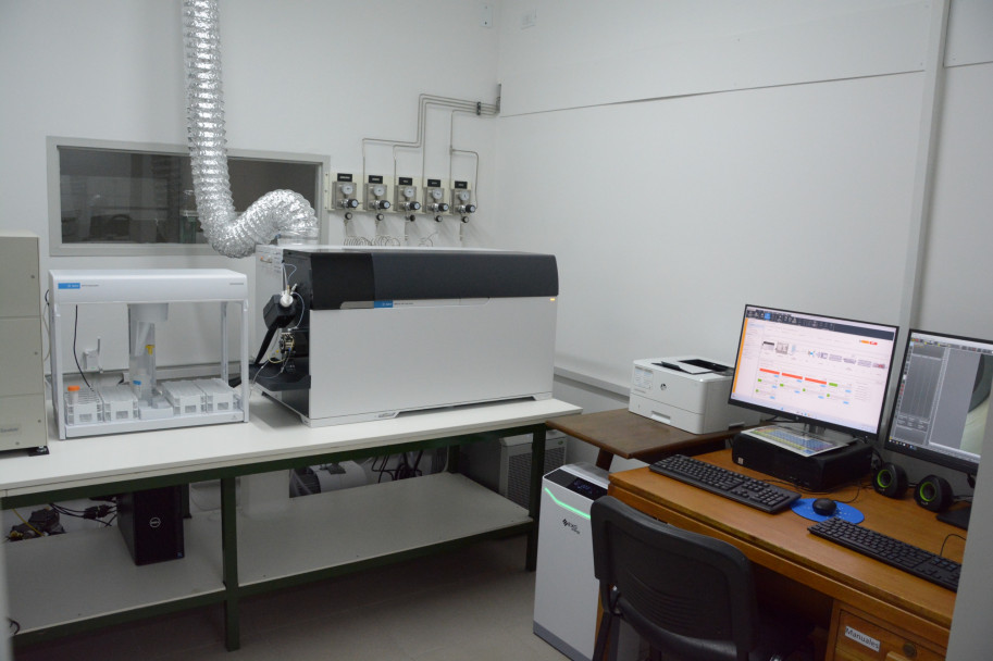 imagen La UNCUYO y el CONICET Mendoza inauguraron una plataforma tecnológica de análisis químico con alto impacto