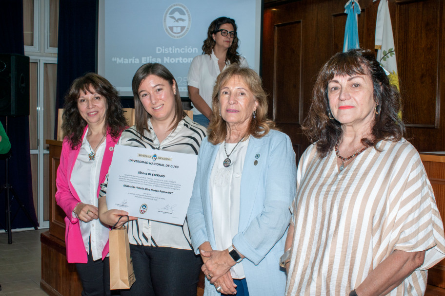 imagen Estudiantes y graduados de la UNCUYO recibieron la distinción Farmache