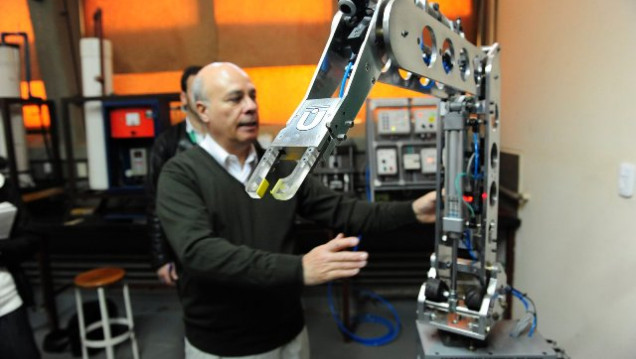 imagen Presentaron robot híbrido creado y armado íntegramente en la UNCuyo
