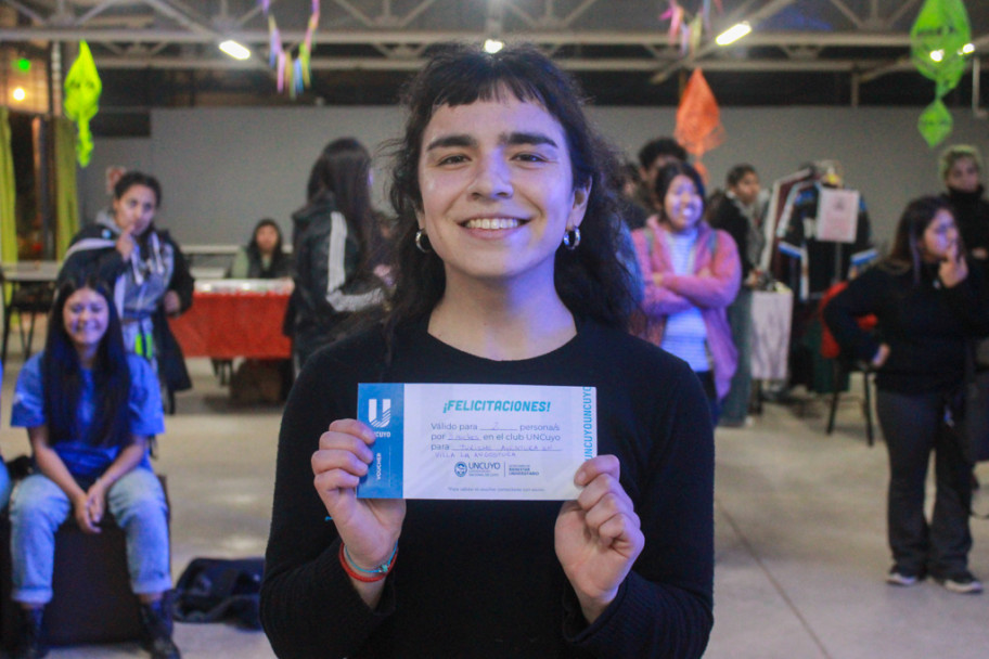 imagen Estudiantes celebraron la llegada de la primavera con música, sorteos y juegos