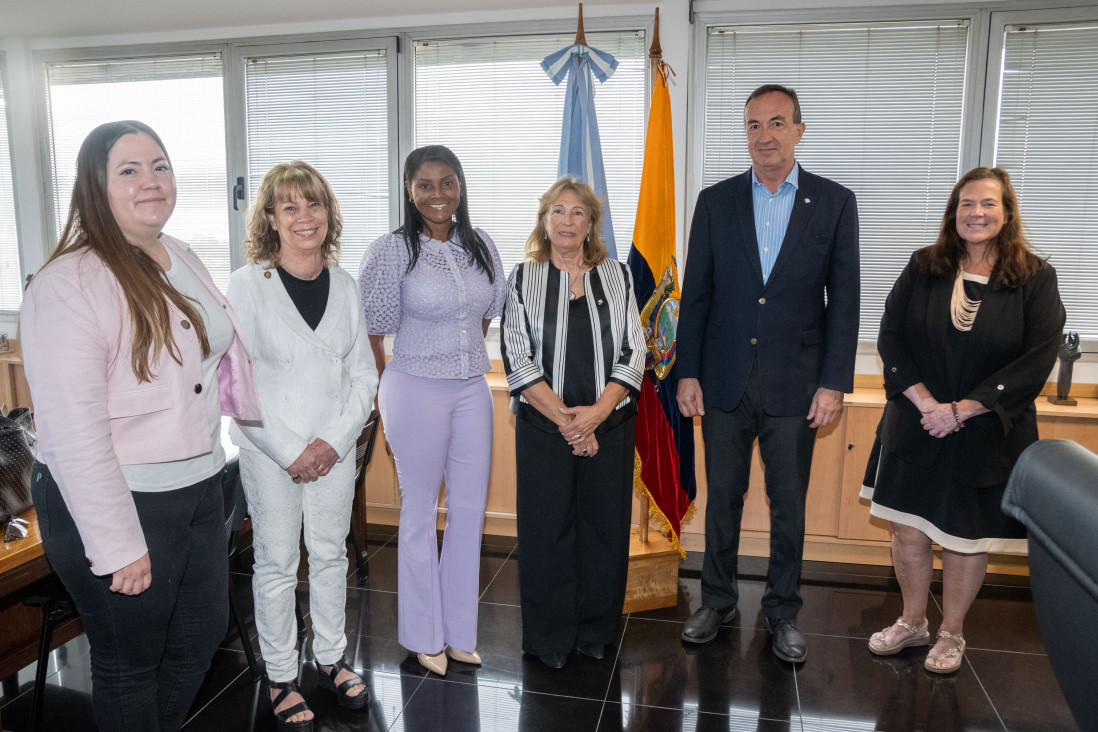 imagen La embajadora del Ecuador visitó la UNCUYO