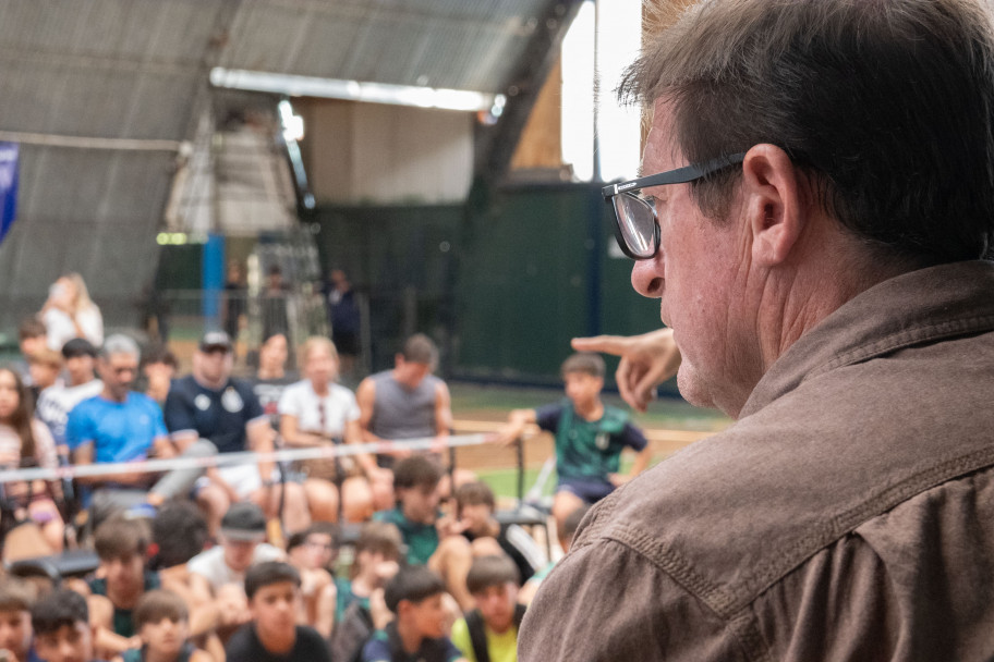 imagen Liderazgo deportivo: Alfredo Berti participó de un conversatorio en la UNCUYO