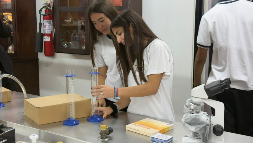 imagen que ilustra noticia UNCUYO y Fundación YPF inauguraron un laboratorio y un aula para la experimentación científica