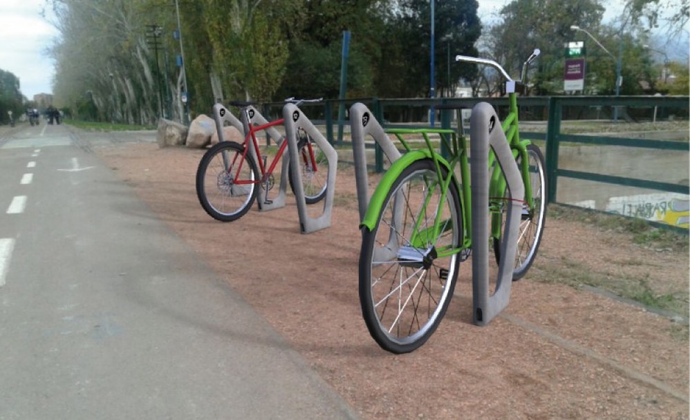imagen Premiaron a estudiante que ideó bicicletero urbano sustentable