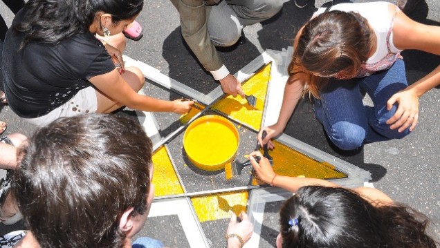 imagen Una estrella amarilla en la avenida Lencinas como símbolo de concientización vial