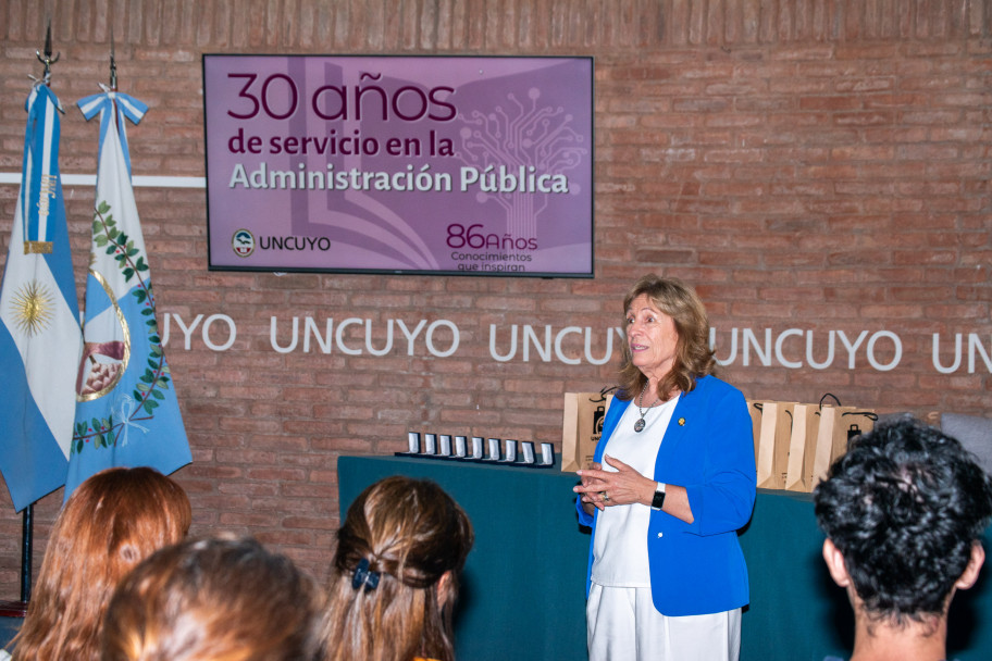 imagen La UNCUYO reconoció al personal con 30 años de servicio en la institución