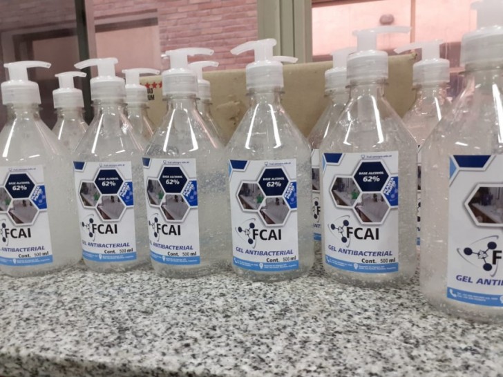 imagen Emergencia Sanitaria: la FCAI produce alcohol en gel desde su planta piloto