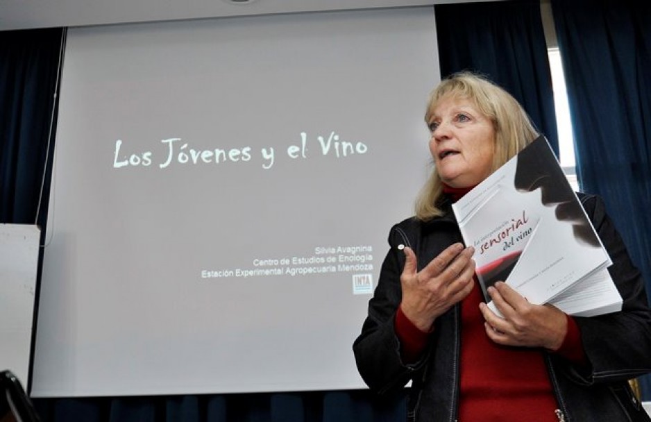 imagen Comenzó curso "Los Jóvenes y el Vino" para alumnos de la UNCuyo