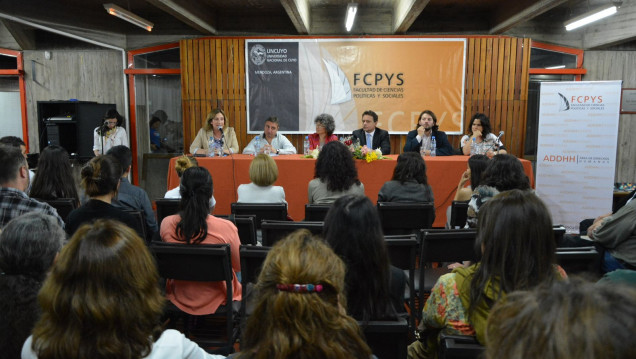 imagen "Los estudiantes tienen que tener formación en Derechos Humanos porque los hará mejores ciudadanos"